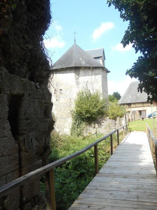 La Ferme Du Chateau Fauguernon Exteriér fotografie