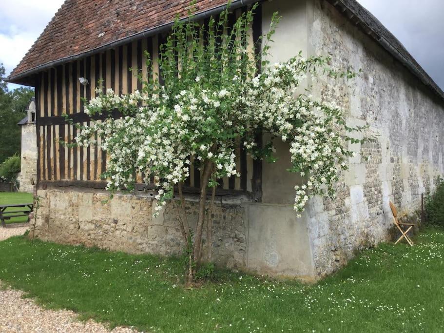 La Ferme Du Chateau Fauguernon Exteriér fotografie